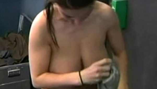 CHICAS DESNUDA EN LA DUCHA chicas desnuda en la ducha: