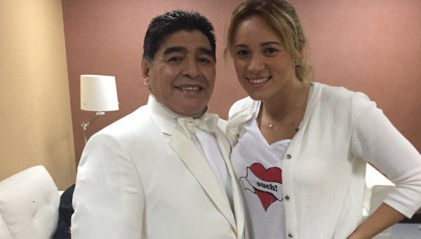 ¡¡De punta en blanco!! Diego Maradona con el traje que usaría en su casamiento - Imagen 2