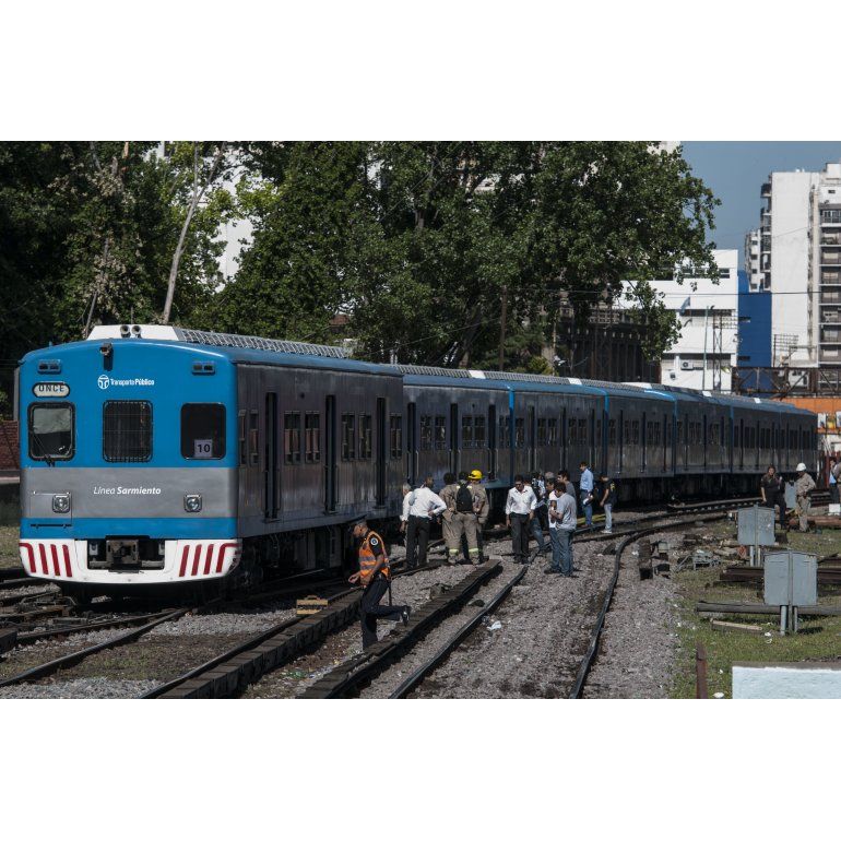 Tren de la Línea Sarmiento descarriló al ingresar a la estación Once