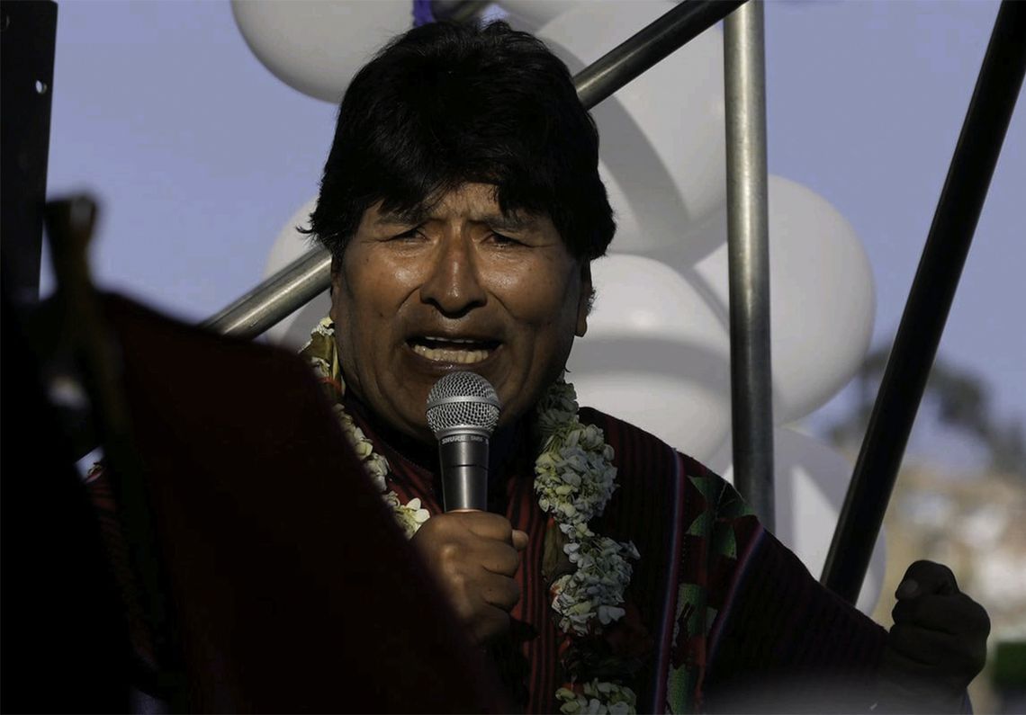 Evo Morales Denunci Que Le Dispararon Veces Cuando Iba En Su Veh Culo