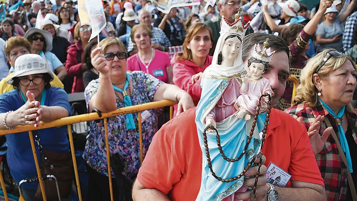 Miles de fieles recordaron a la Virgen de San Nicolás