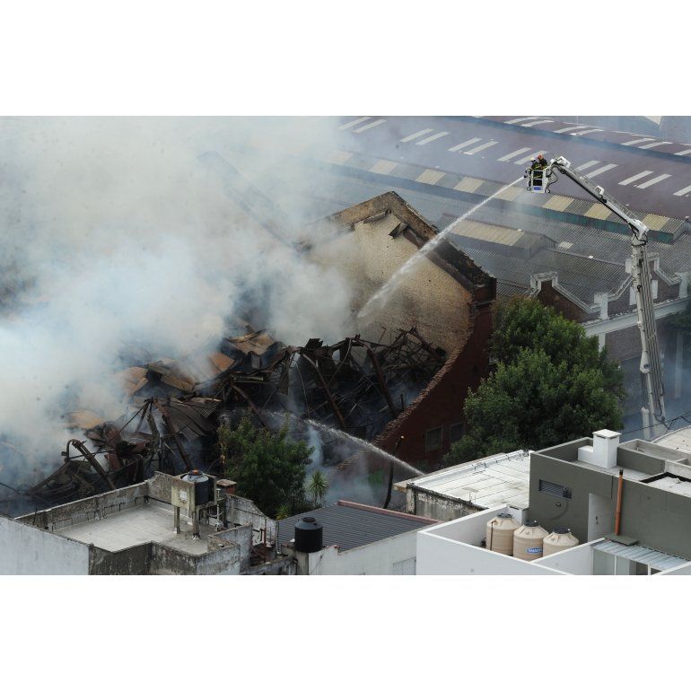 Tragedia En Barracas Incendio Y Derrumbe Deja 9 Muertos