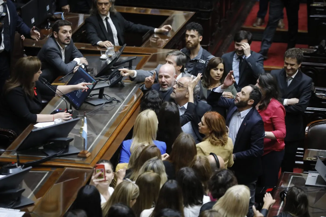 Diputados Esc Ndalo En La C Mara Baja Del Congreso