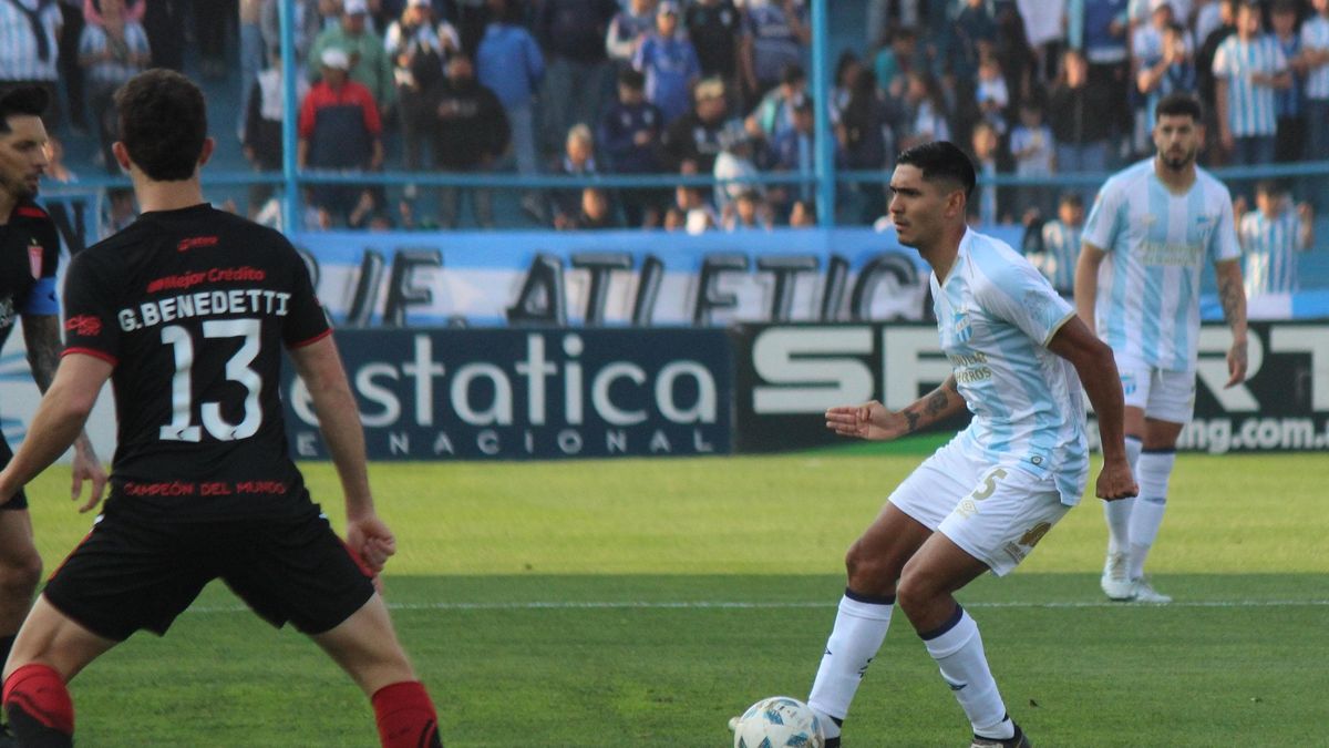 Atlético Tucumán le ganó 2 0 a Estudiantes y se acercó a la punta