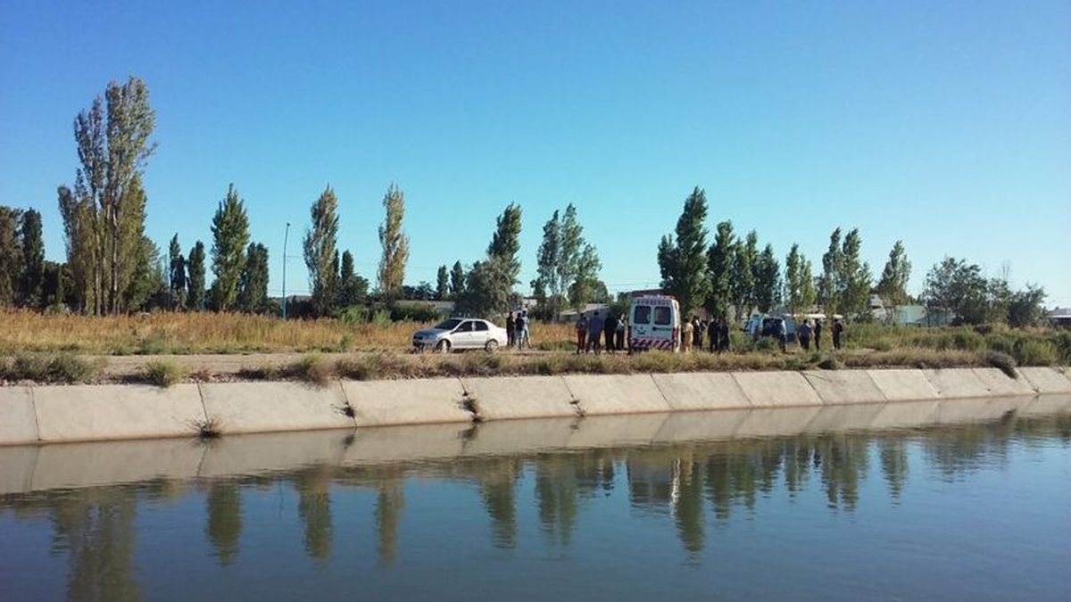 Hallan El Cuerpo De Un Hombre Flotando En Un Canal De Riego