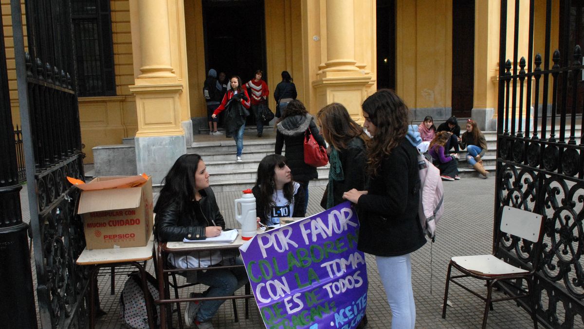 Estudiantes Del Mariano Acosta Levantaron La Toma