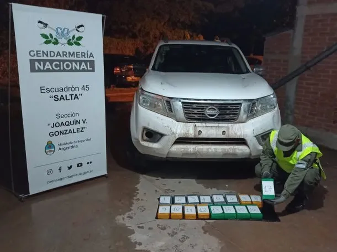 Salta gendarmería detuvo una camioneta con más de 17 kilos de cocaína