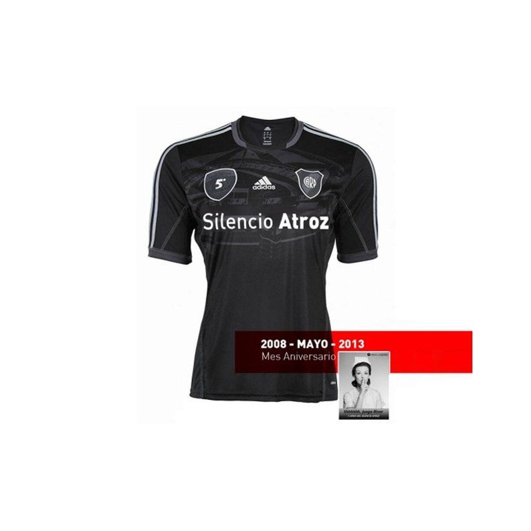camiseta negra boca