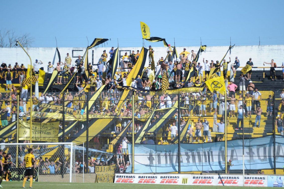 Barra Brava Photos on X: La Banda de Talleres