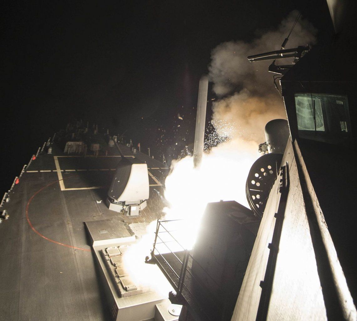 En represalia al atentado químico, EEUU lanzó un ataque con misiles contra Siria