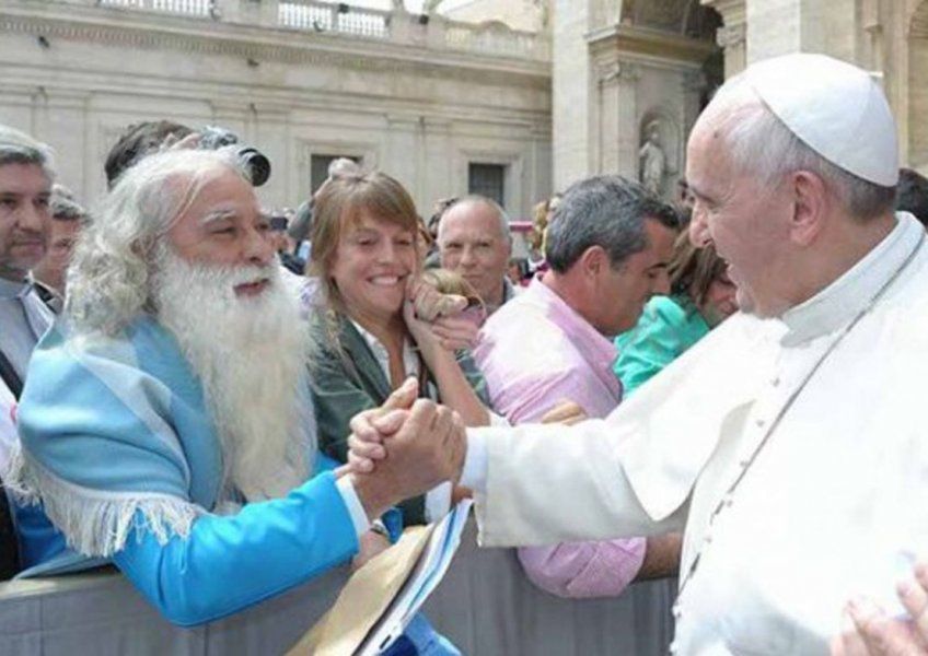 Volvió el Hermano Pascual y convocó a miles de fieles - DiarioPopular.com.ar