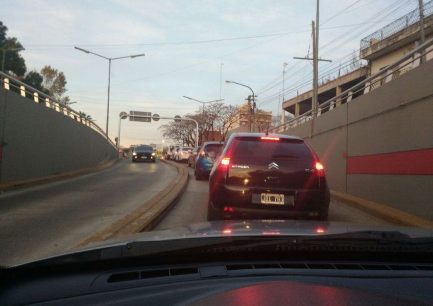 Quejas por caos de tránsito en el centro de El Palomar - DiarioPopular.com.ar