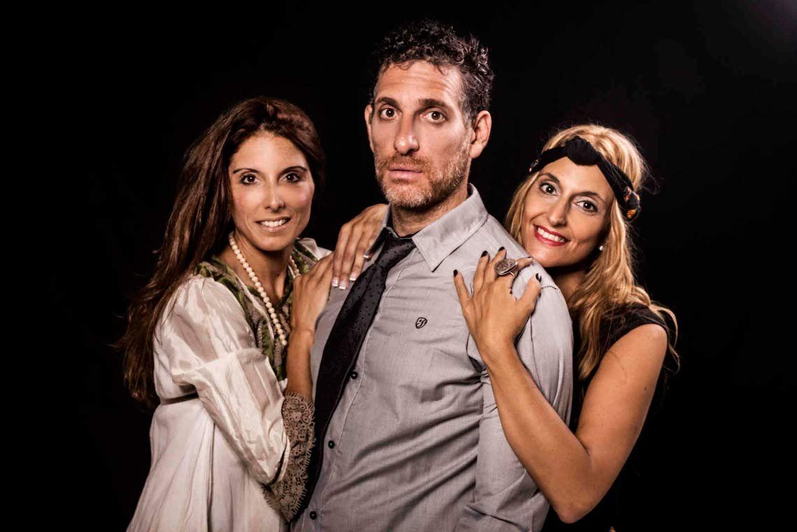 Juan Carlos Mastrangelo Junto A Fanny Rodriguez Y Andrea Baliel En La Obra Vivir En La Pregunta Juan Carlos Mastrangelo Junto A Fanny Rodriguez Y Andrea Baliel En La Obra Vivir En La Pregunta
