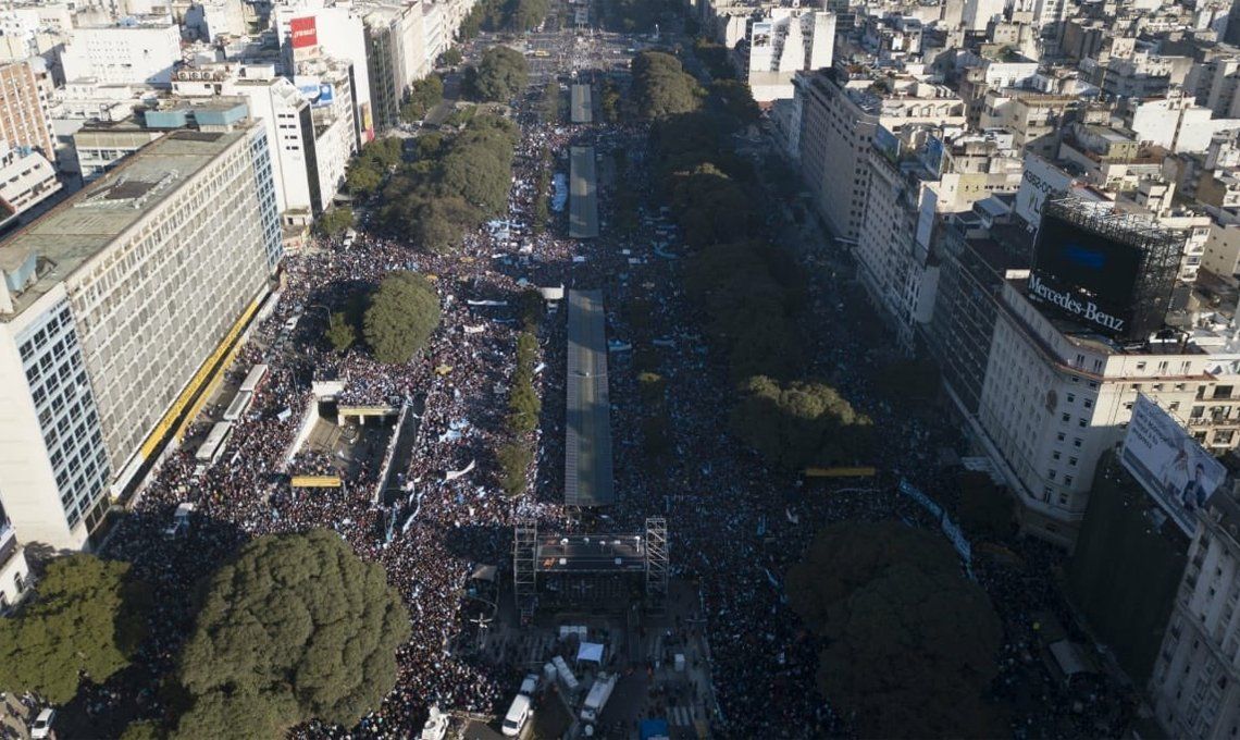 Una multitud se manifiestó contra el aborto en el Obelisco porteño