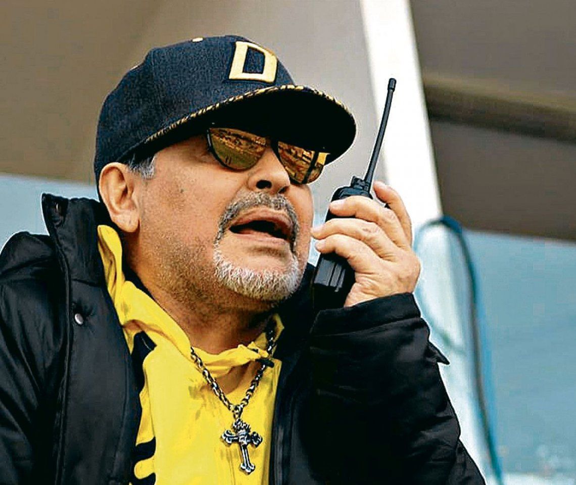 Diego Maradona genera interrogantes sobre su futuro como entrenador de los Dorados de Sinaloa.