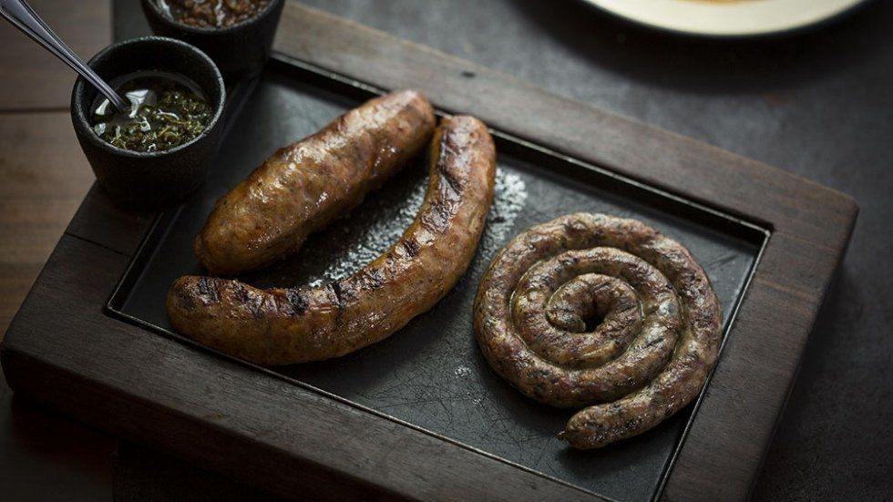 Una buena parrillada debe incluir chorizos, salchicha parrillera.......