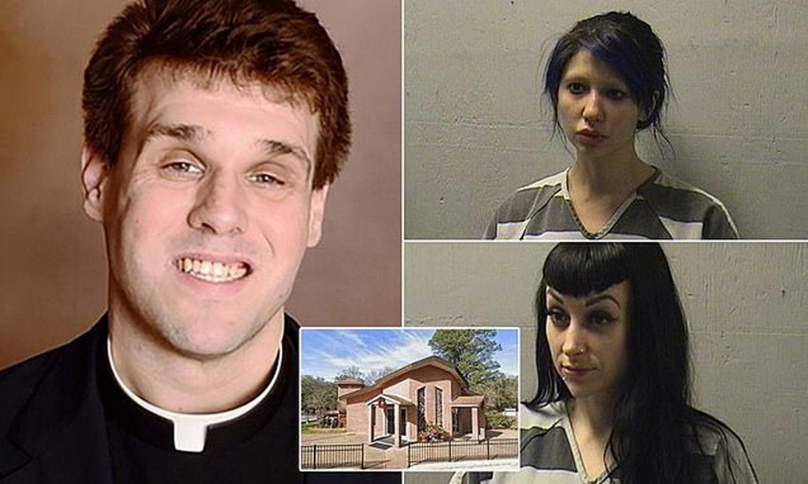 El sacerdote Travis Clark, de 37 años, fue detenido luego de mantener relaciones sexuales con dos prostitutas en el altar de su iglesia