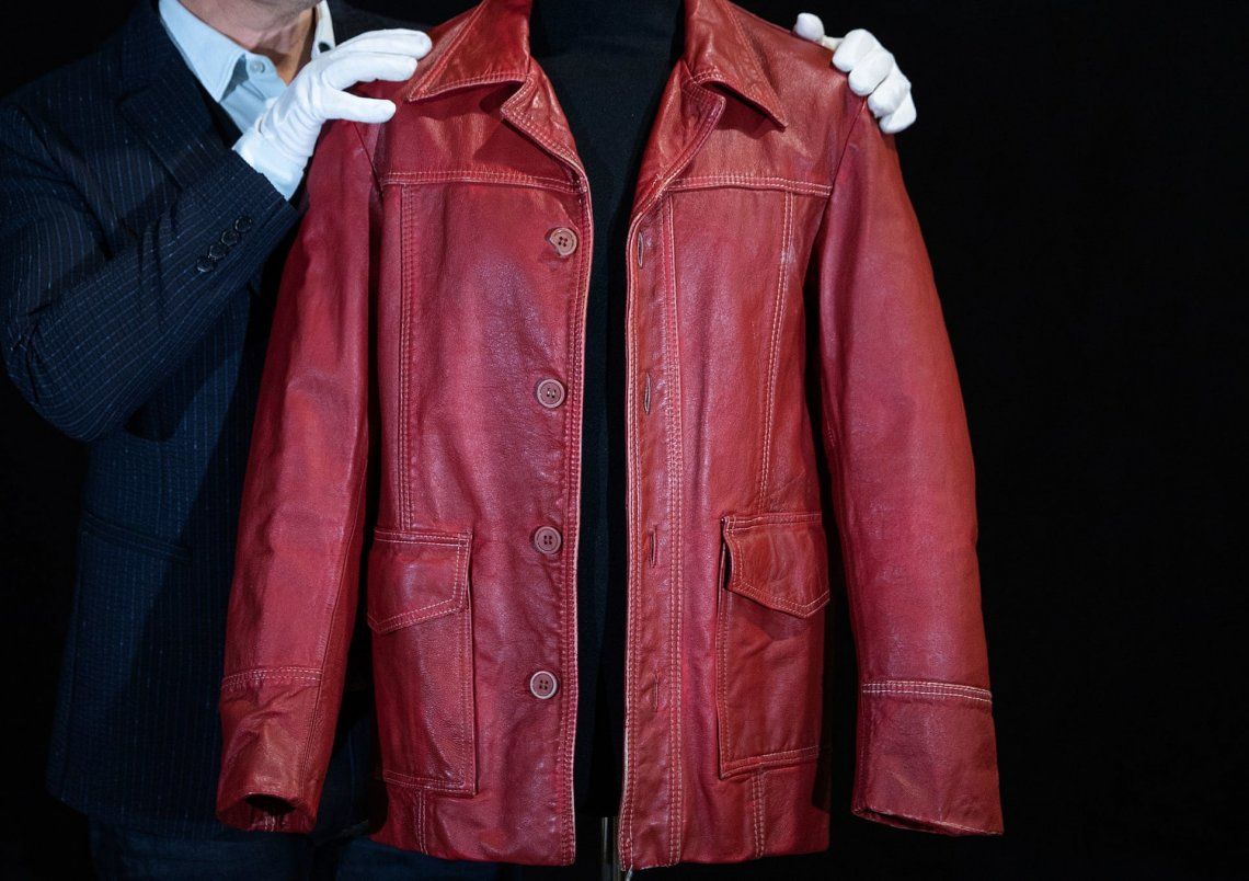 Del traje de Neo a la cabeza de Alien: increíble subasta de objetos de películas | Cine