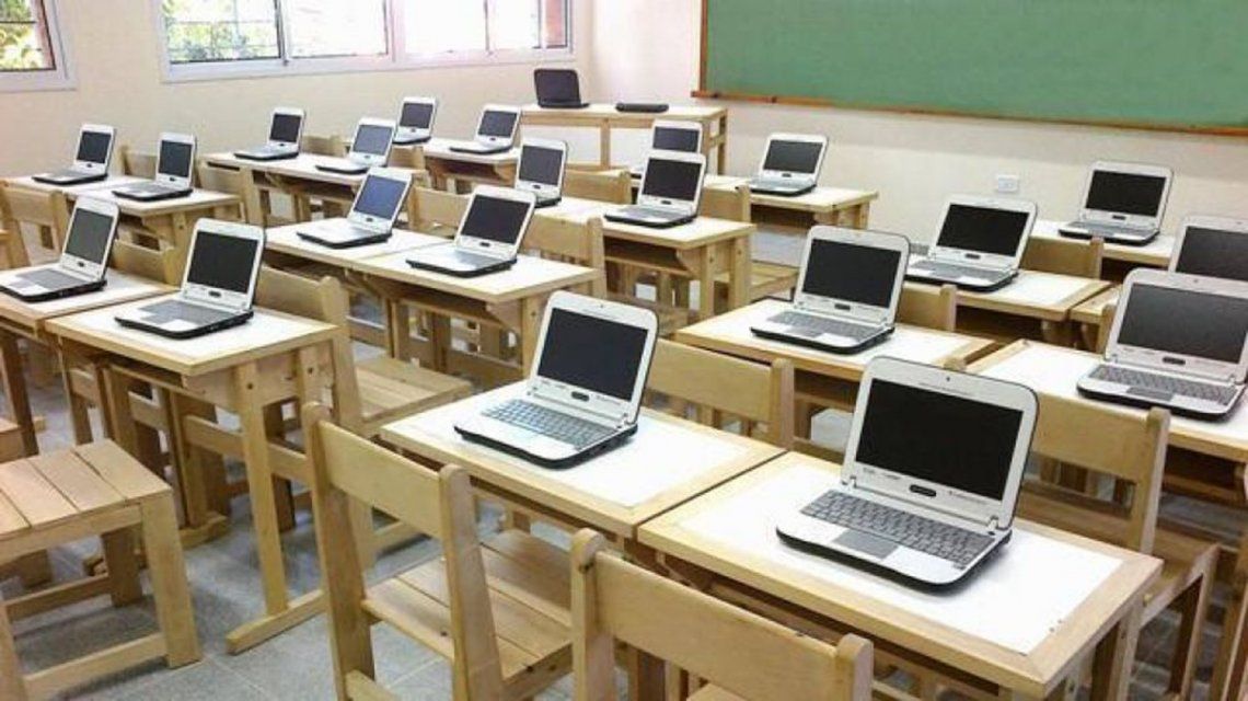 BOMBA: El Gobierno confirma que van a entregar 500.000 computadoras a alumnos en todo el país