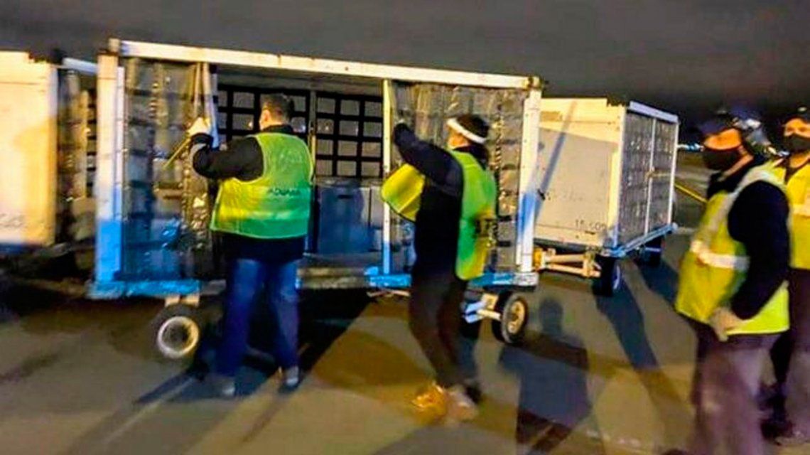 Más de 30 ventiladores mecánicos donados por Messi llevan 10 meses en un depósito