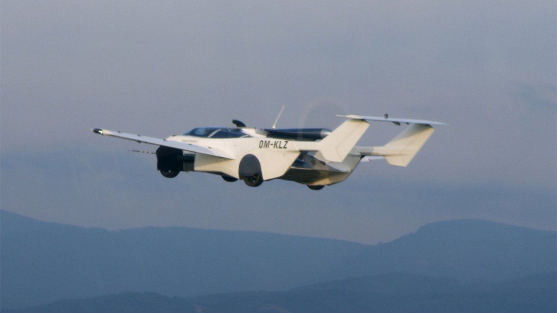 Eslovaquia: auto volador recorrió 80 kilómetros en el aire.