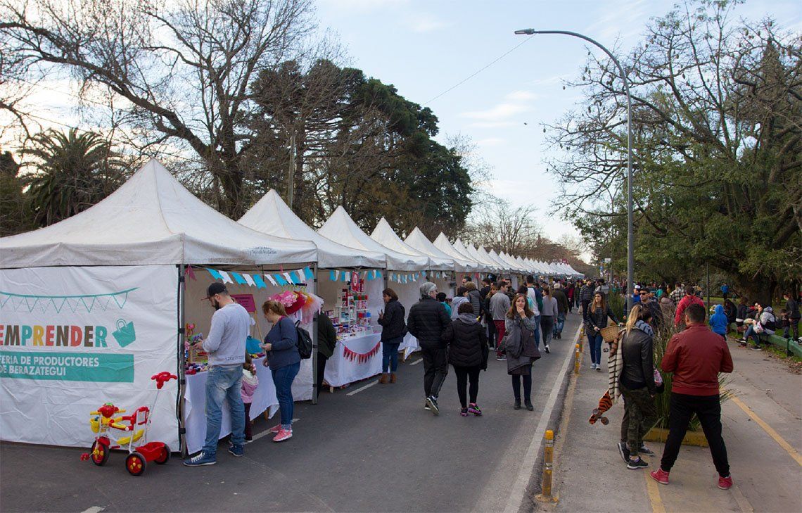 Berazategui: edición navideña de la Feria Emprender