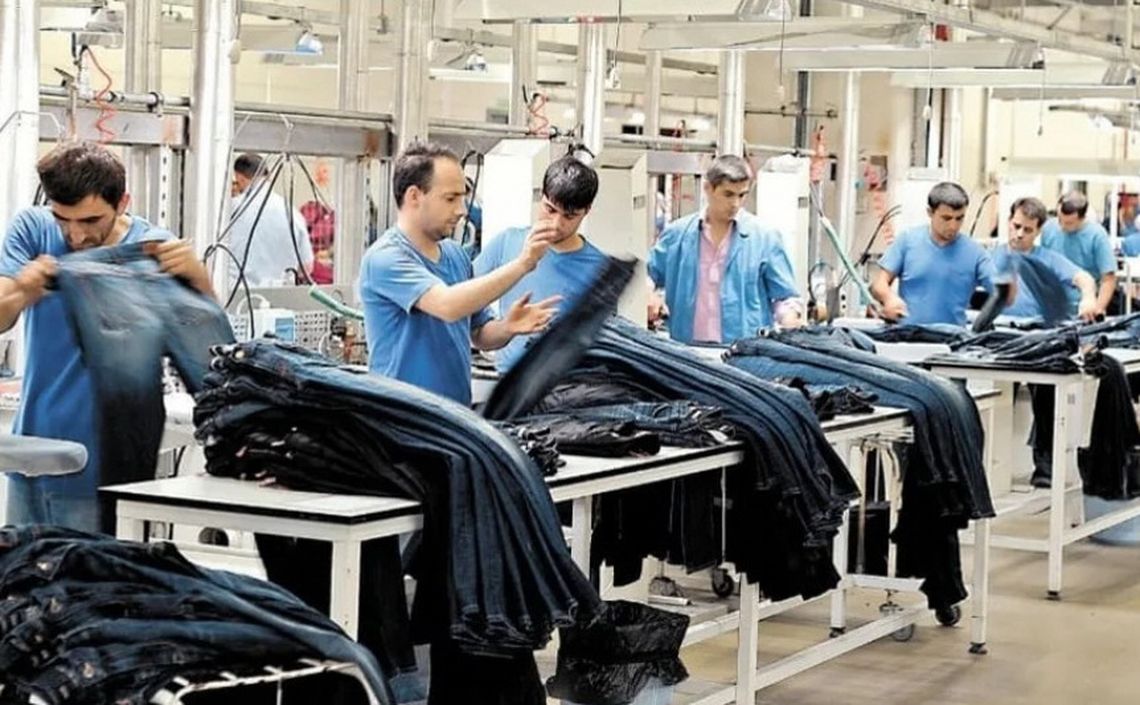 La reforma impulsada por el Gobierno introduce cambios en vacaciones, horas extras, despidos y negociaciones colectivas. Foto ilustrativa La reforma impulsada por el Gobierno introduce cambios en vacaciones, horas extras, despidos y negociaciones colectivas. Foto ilustrativa