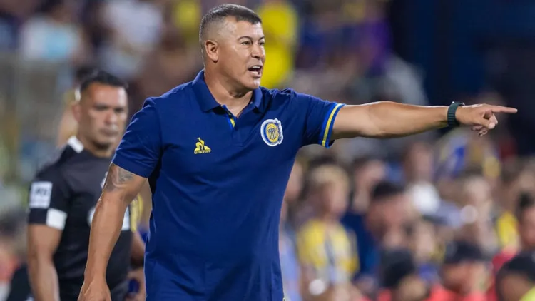 Jorge Almirón continuará en el cargo de DT de Rosario Central.