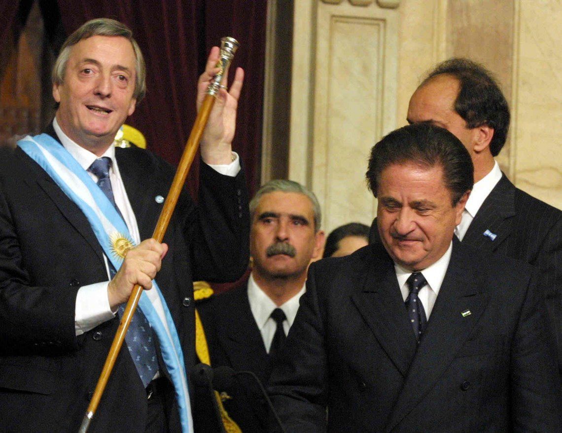 25 de mayo de 2003 - Asunción como presidente de la Nación de Néstor Kirchner. Su frase más recordada es que no pagará la deuda a costa del hambre ni la exclusión de los argentinos