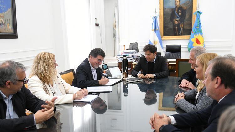 Axel Kicillof firmó con Nación un acuerdo para extender la jornada educativa en la provincia de Buenos Aires.