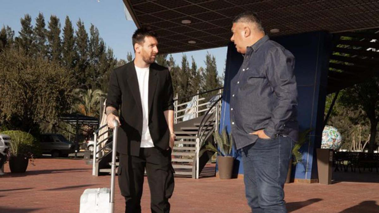Messi y Chiqui Tapia (@tapiachiqui)