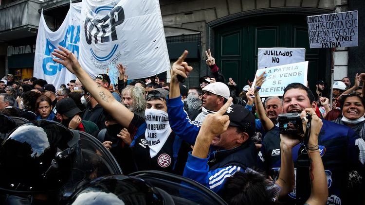 Organizaciones sociales se movilizaron en distintos puntos del país contra la eliminación del programa.