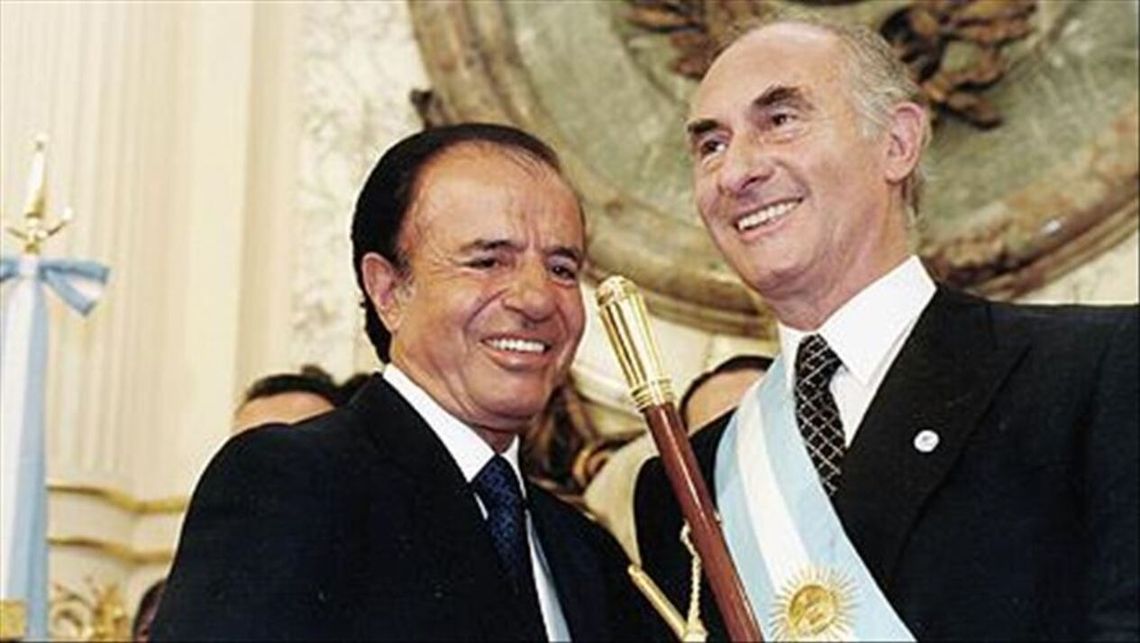 Fernando de la Rúa recibe el mando de Carlos Menem (1999)