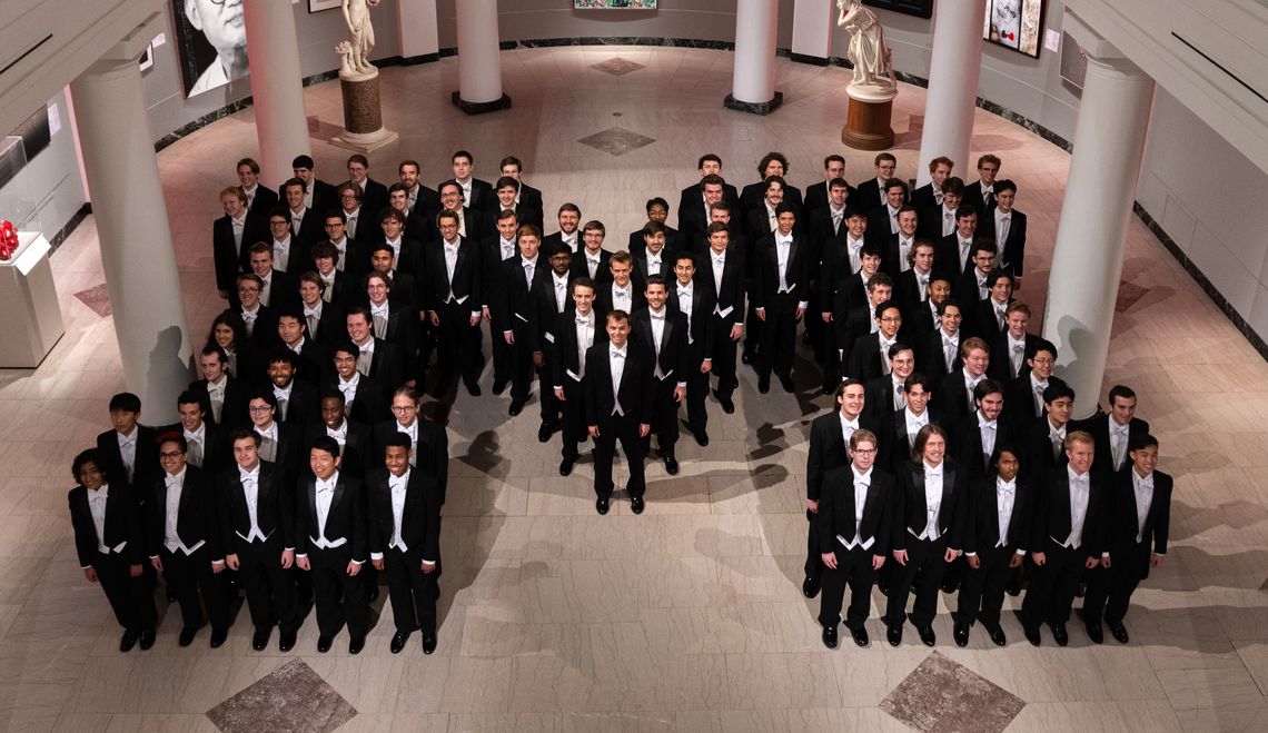 El Coro Masculino Glee Club de la Universidad de Michigan.