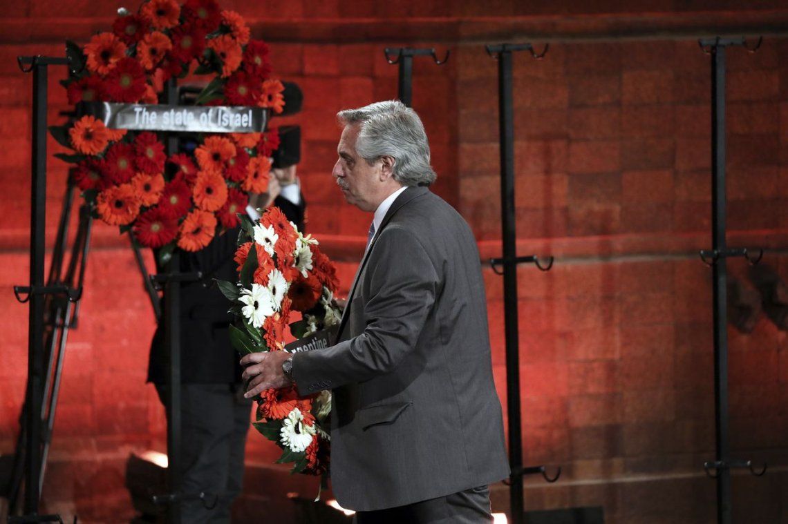 Alberto Fernández rindió homenaje a la víctimas del Holocausto y no pudo reunirse con Putín