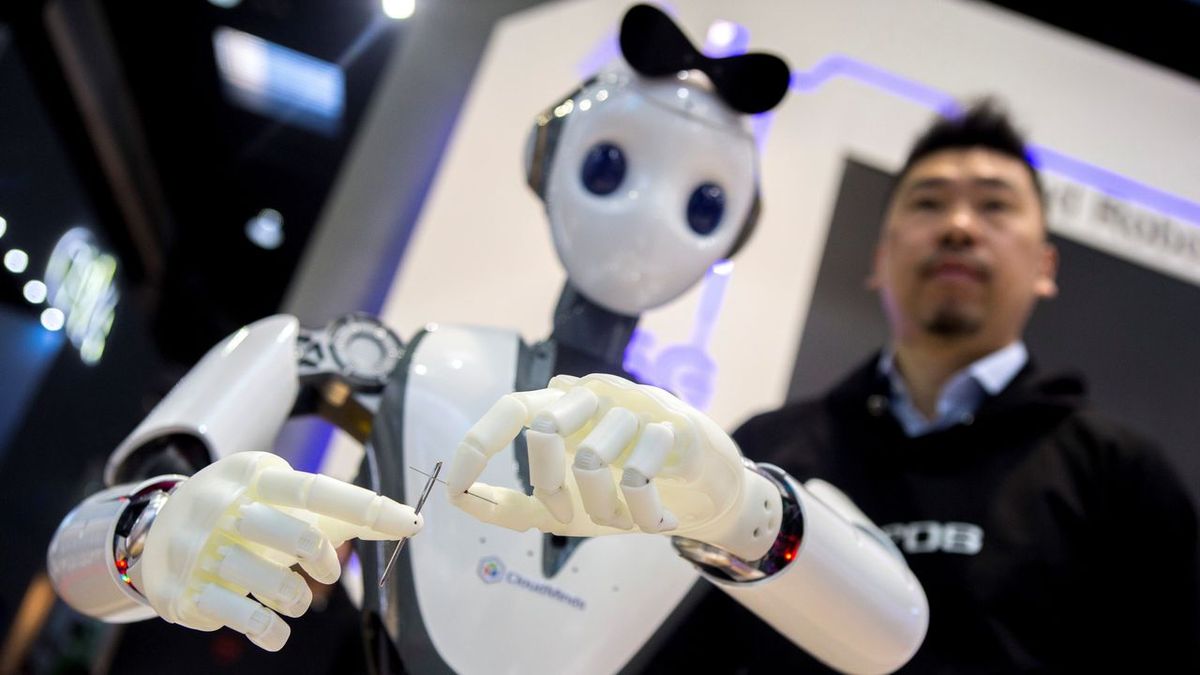 Los Cinco Robots Más Curiosos Del Congreso Mundial De Móviles