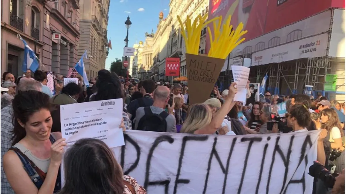 Madrid - La protesta contra Milei que remarcó su presunta fobia a las papas fritas