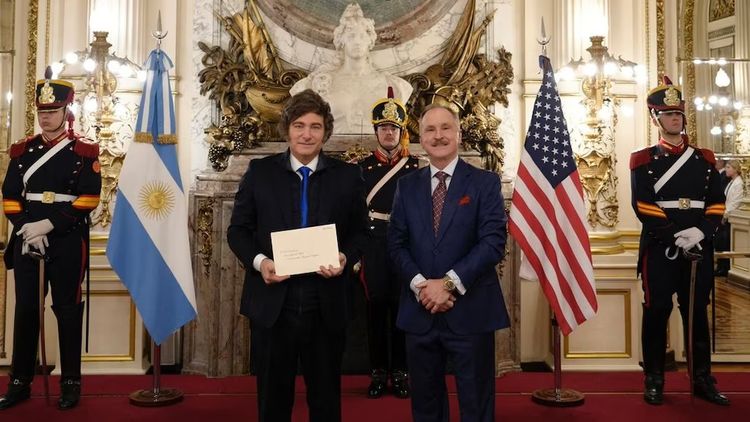 Milei recibió al nuevo embajador de los Estados Unidos, Peter Lamelas