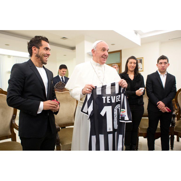 Las fotos de Tevez junto al Papa Francisco