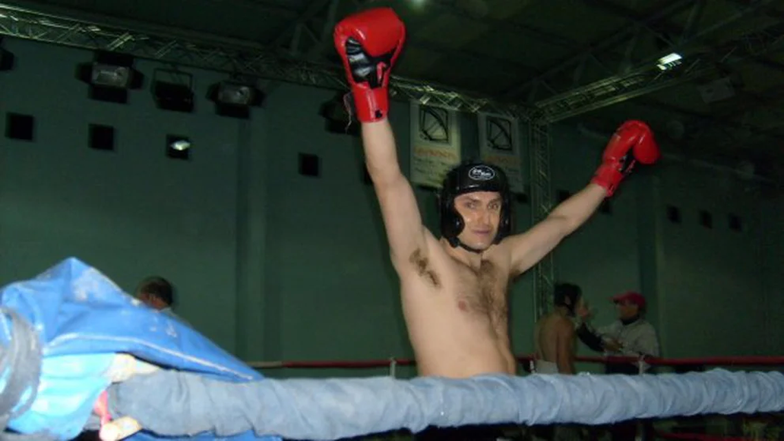 Maximiliano Pullaro con los guantes de boxeador.