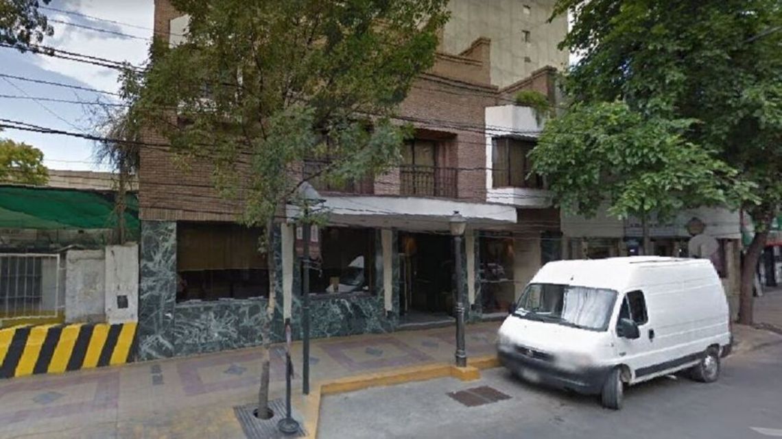 El frente del hotel en Mendoza donde ocurrió el hecho. 