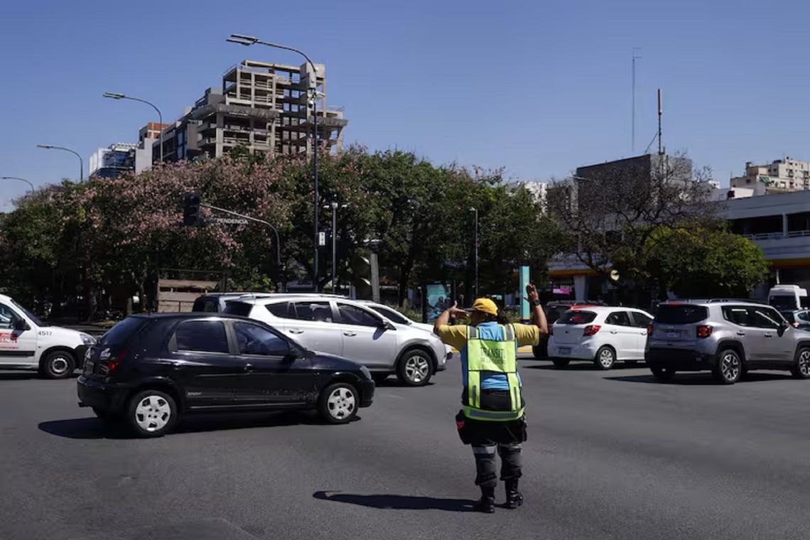 Cerca de un centenar de semáforos dejaron de funcionar por el apagón de este miércoles 5 de marzo. 