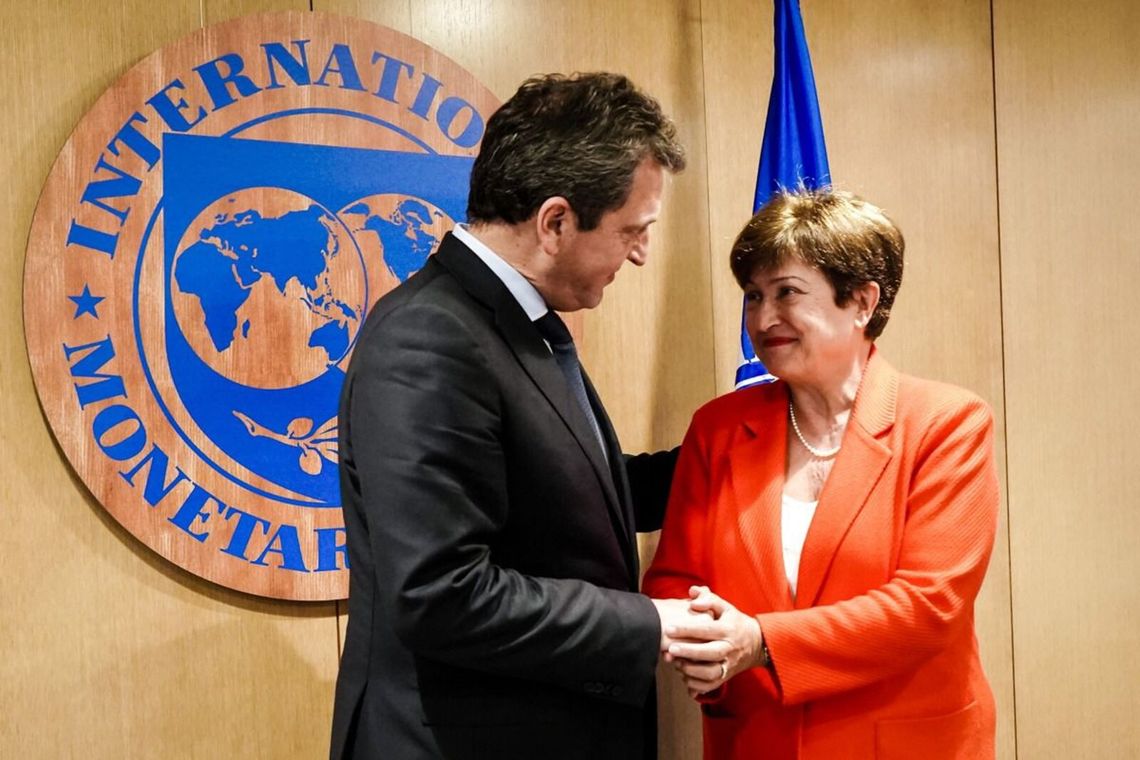 El ministro de Economía, Sergio Massa, en una de sus últimas reuniones con la titular del FMI, Kristalina Georgieva.