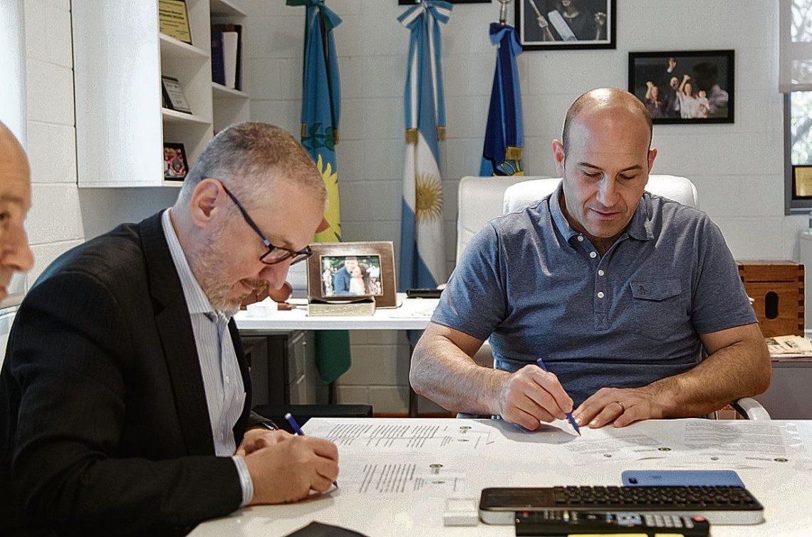 dEl jefe comunal y el interventor del INADI suscribieron el acuerdo para abrir una sede del organismo en Quilmes.