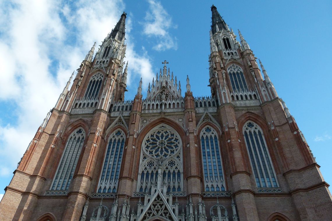 Desarrollan app para recorrer virtualmente la Catedral de La Plata