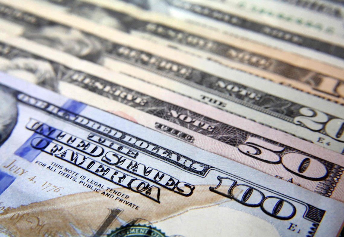 El dólar cerró la semana en alza: $57.50 en el Banco Nación