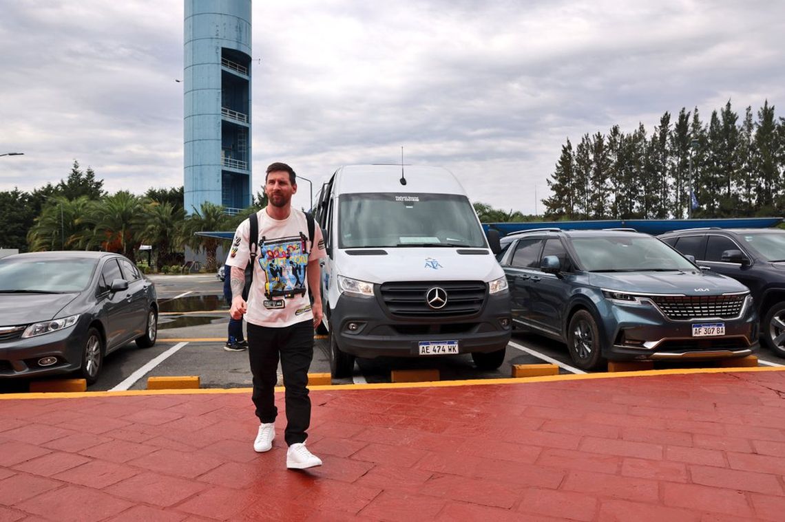 Lionel Messi ya está en el país y se suma a la Selección Argentina.