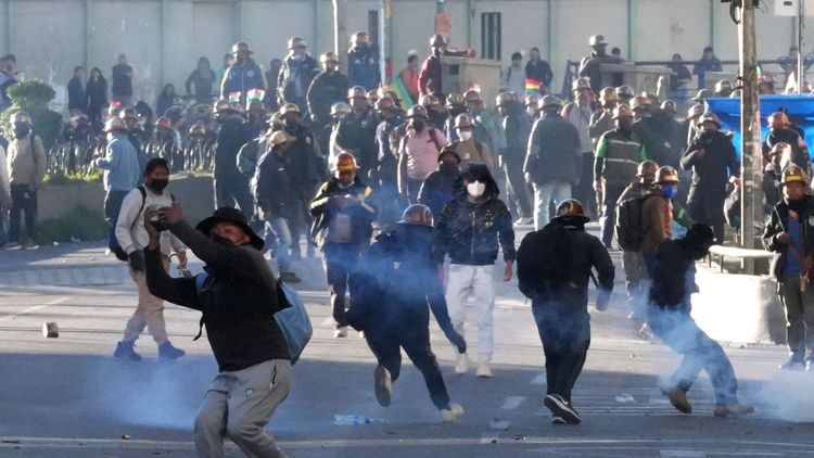 Los bloqueos derivaron en enfrentamientos con la Policía de Bolivia.
