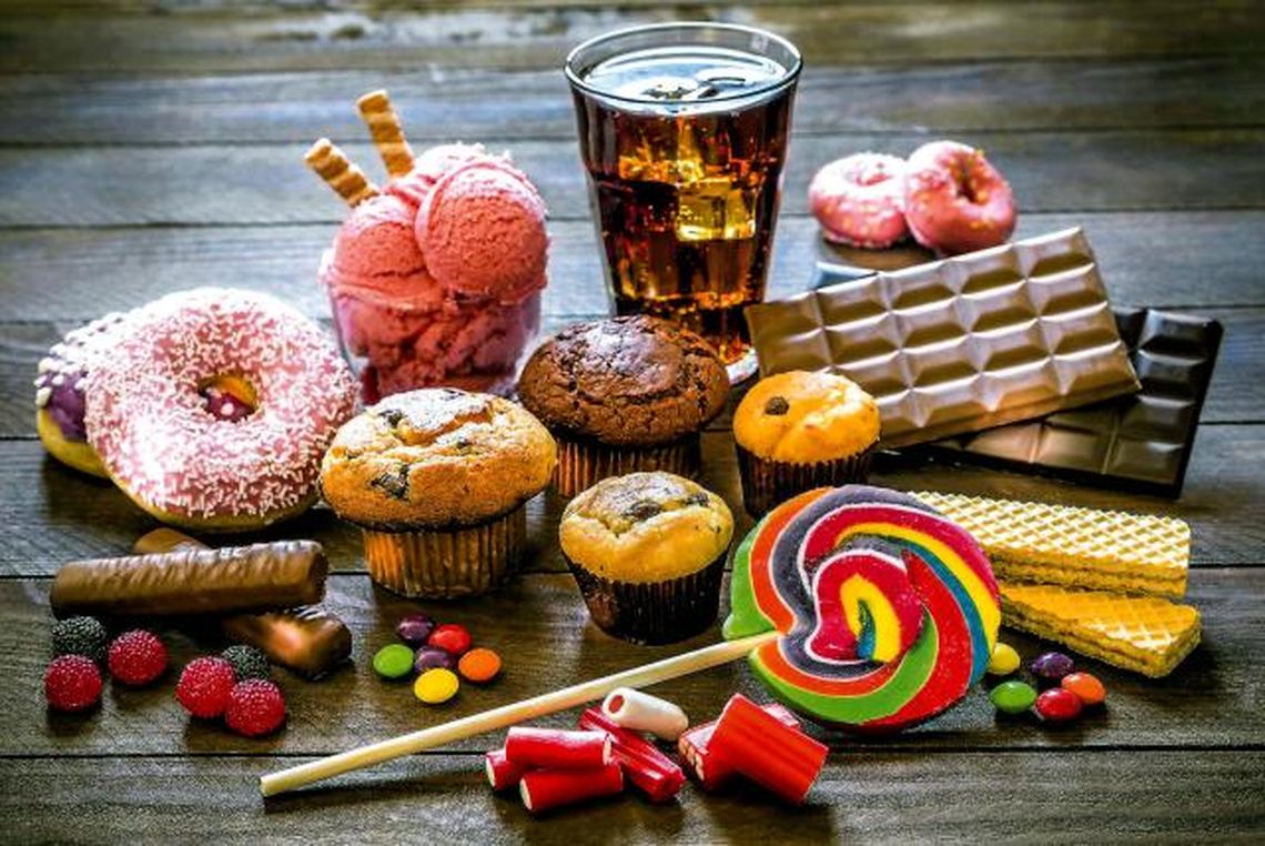 Los azúcares no deben representar más del 10% de la ingesta calórica total tanto en adultos como en niños.