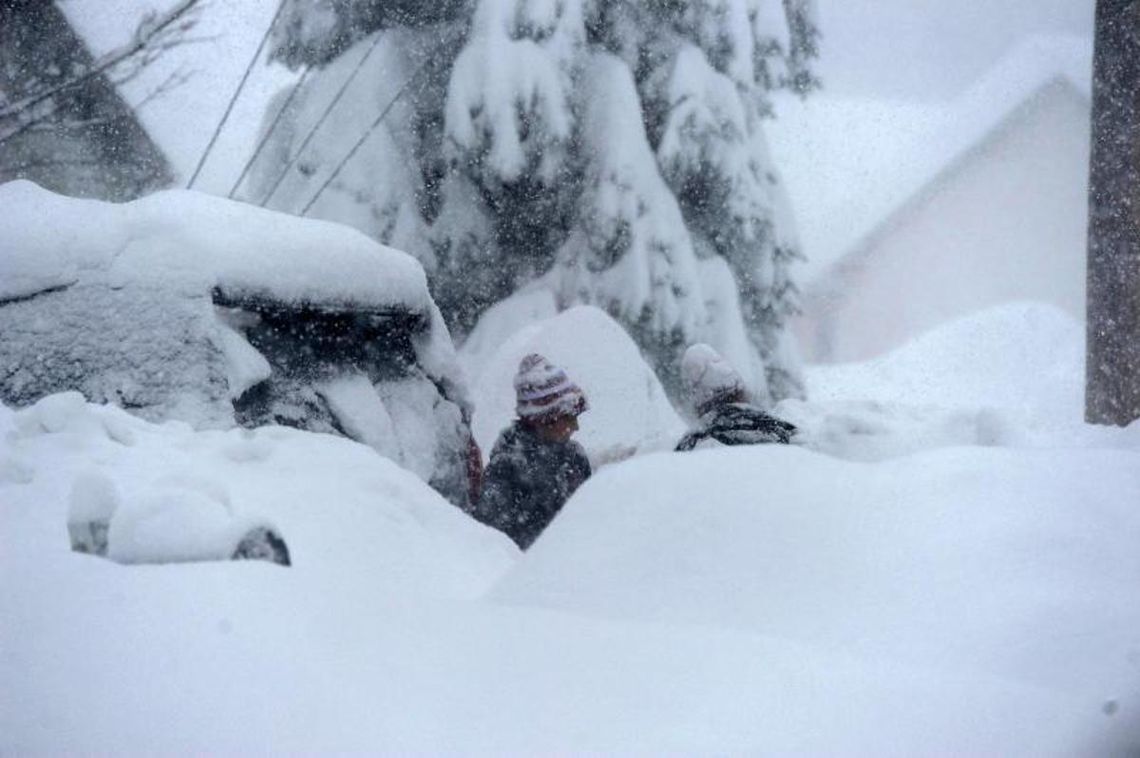 Esatdos Unidos - Buffalo (NY) -Millones de personas atrapadas por las tormentas de nieve